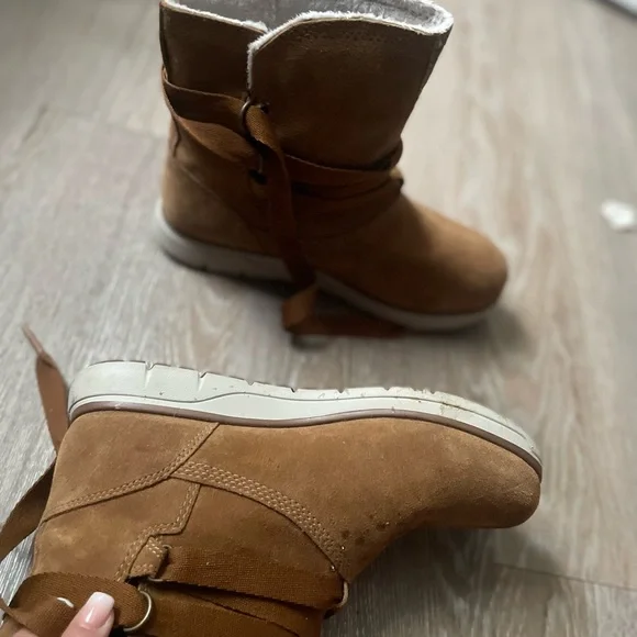 Boot - Picture 4 of 5